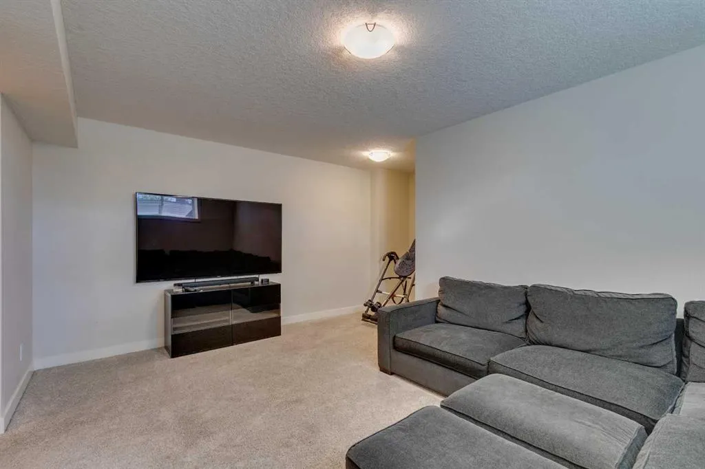 101 12 Street NE