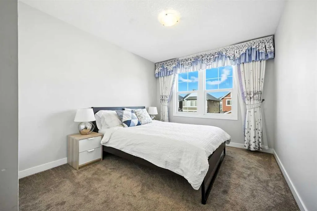 243 Evansfield Way NW