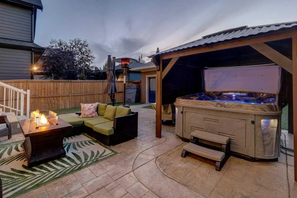 1138 Coopers Drive SW