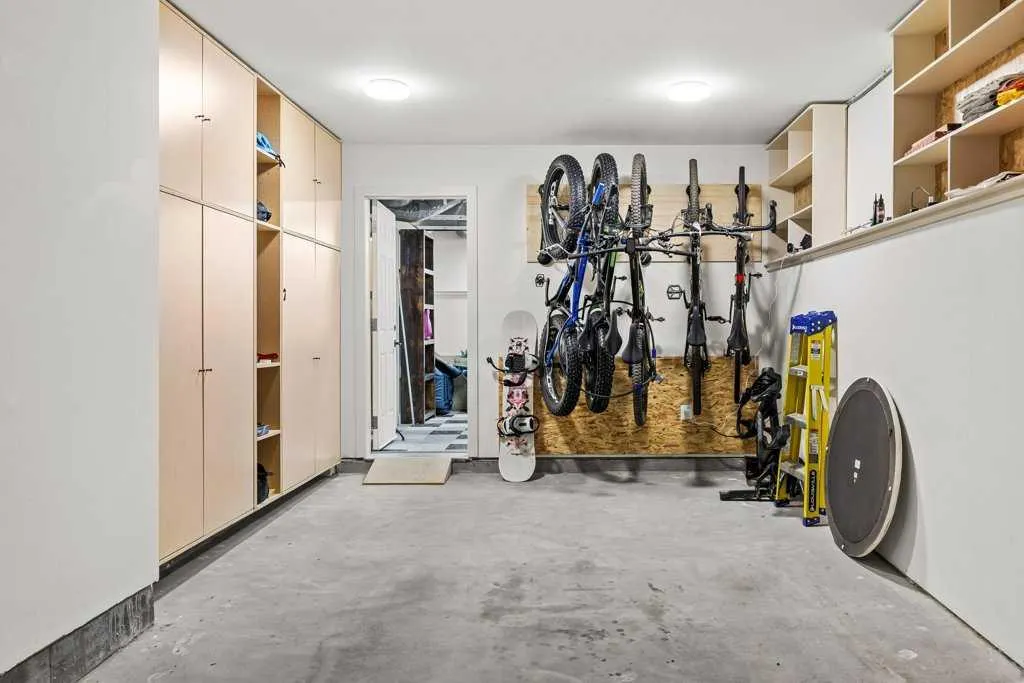 213 Riva Heights