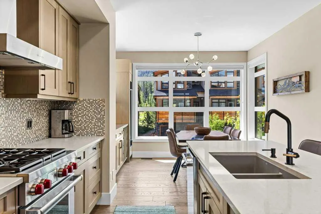 213 Riva Heights