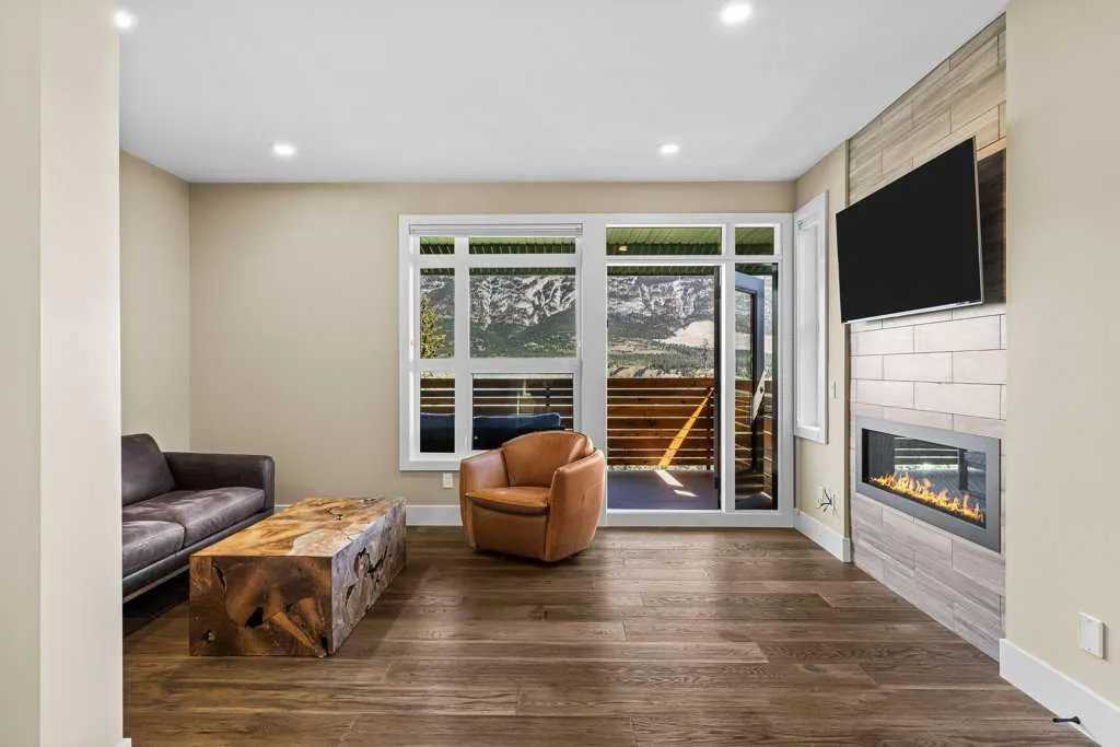 213 Riva Heights
