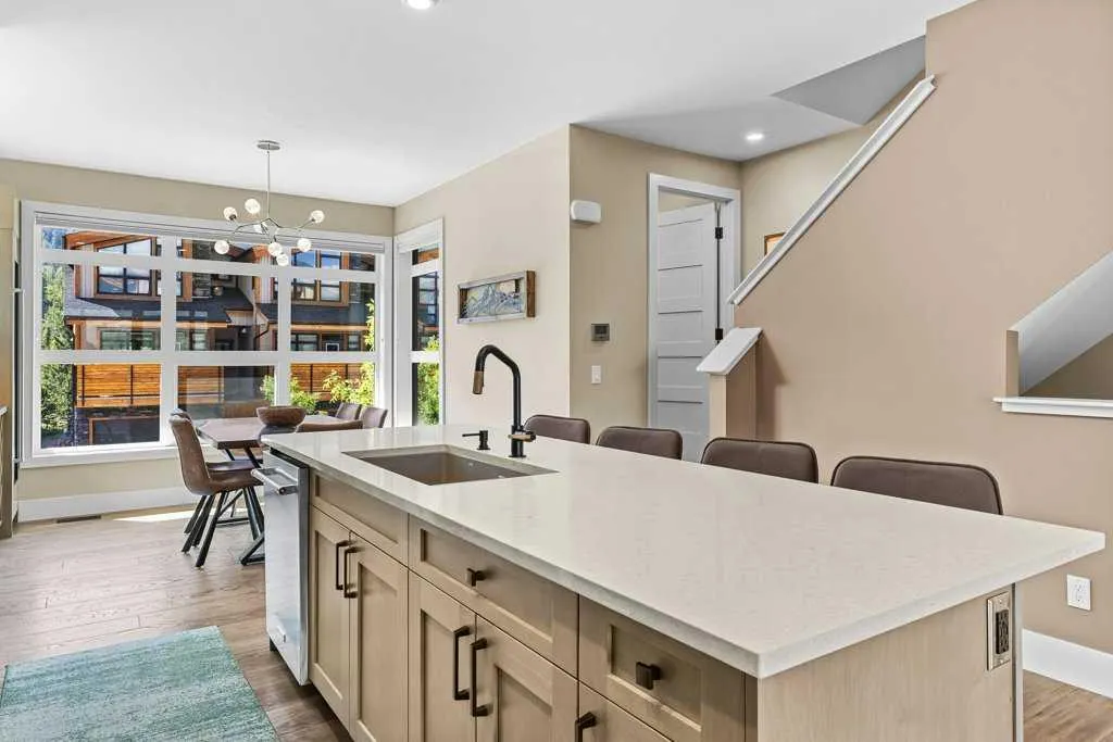 213 Riva Heights