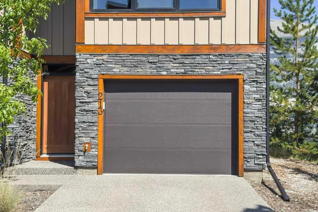213 Riva Heights