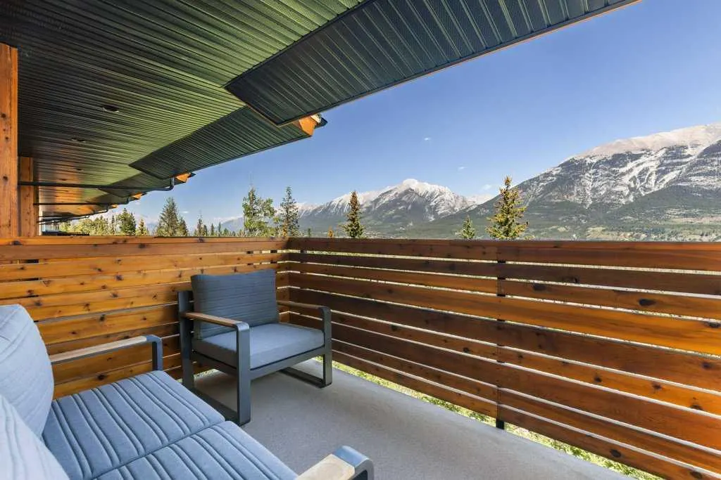 213 Riva Heights