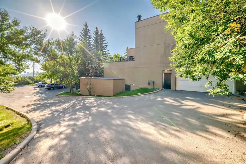 305 Village Mews SW, #10
