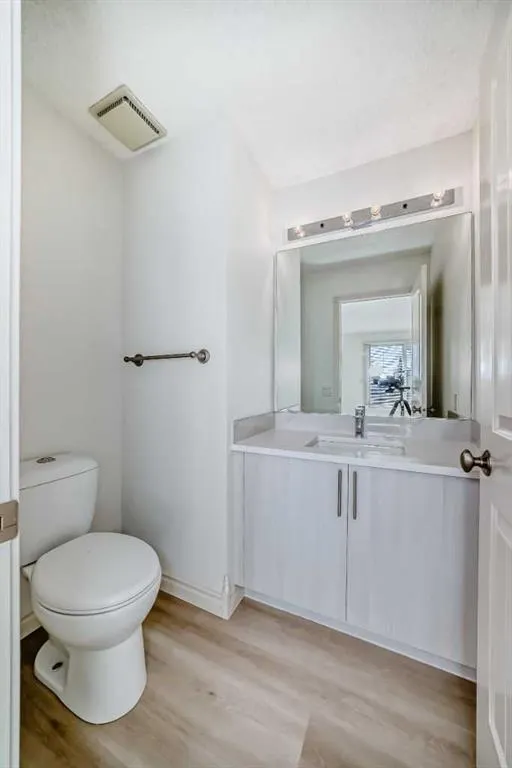 305 Village Mews SW, #10