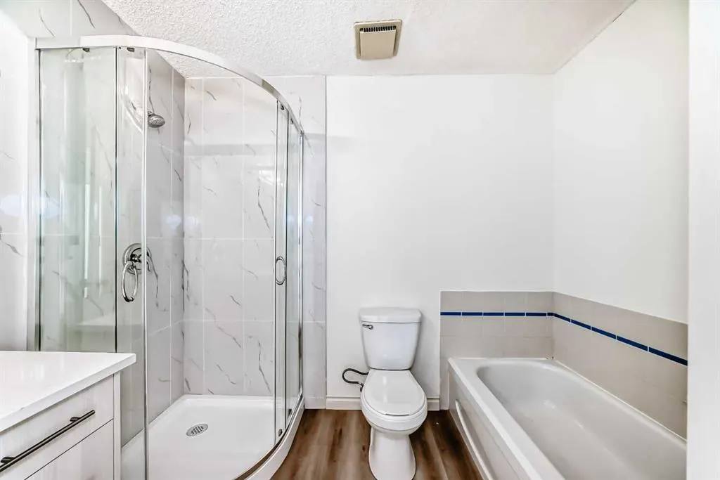 305 Village Mews SW, #10