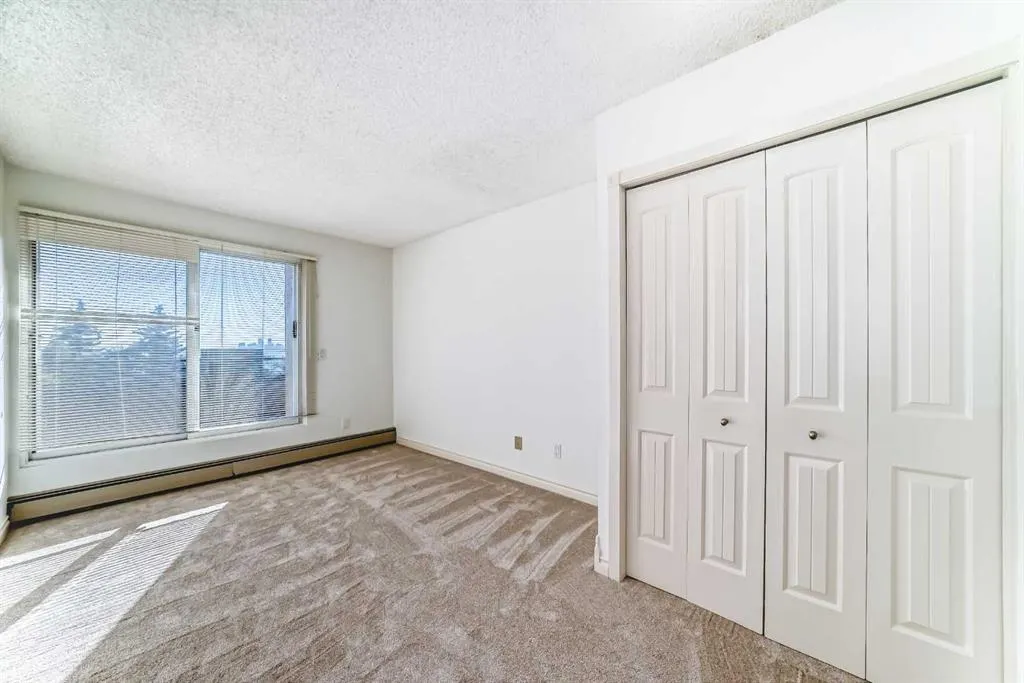 305 Village Mews SW, #10