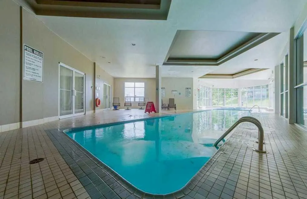 305 Village Mews SW, #10