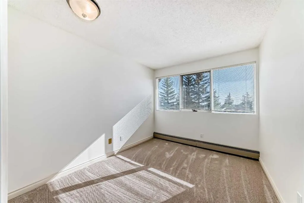 305 Village Mews SW, #10