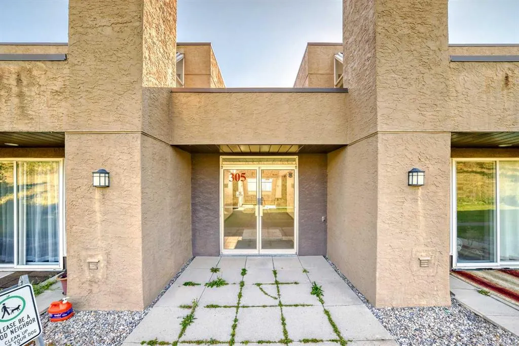 305 Village Mews SW, #10