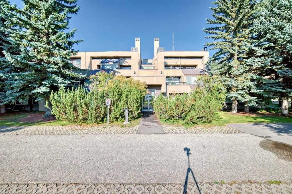 305 Village Mews SW, #10