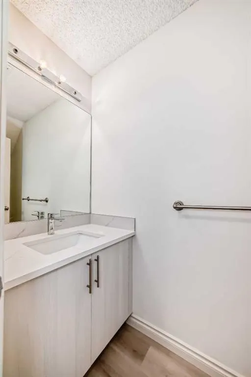 305 Village Mews SW, #10