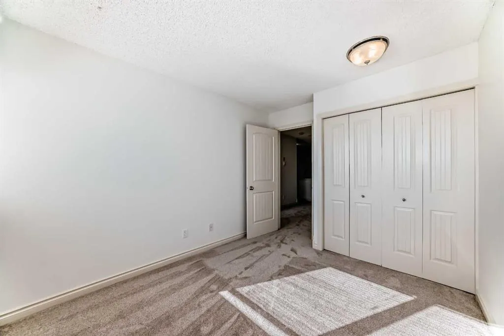 305 Village Mews SW, #10