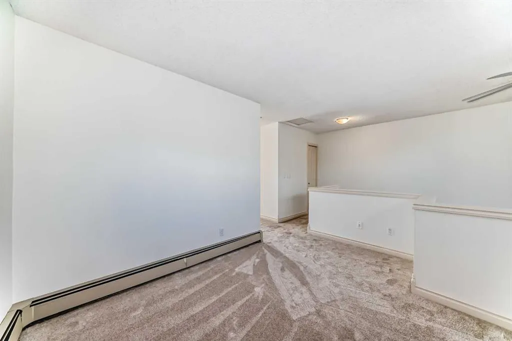 305 Village Mews SW, #10