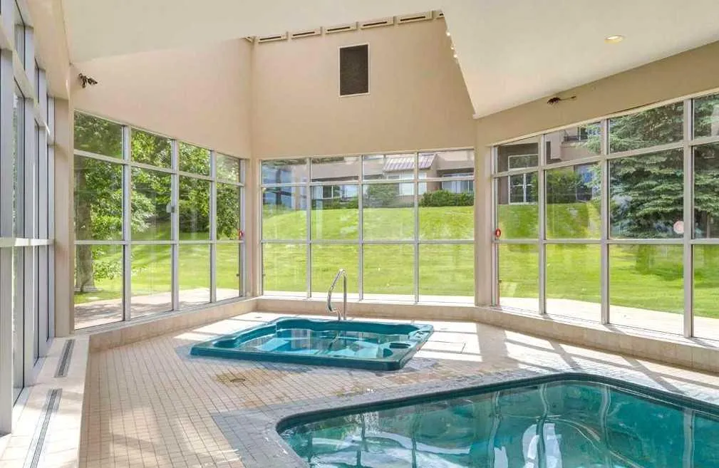 305 Village Mews SW, #10