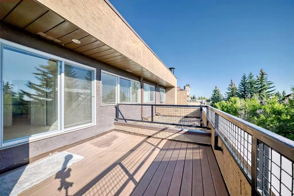 305 Village Mews SW, #10