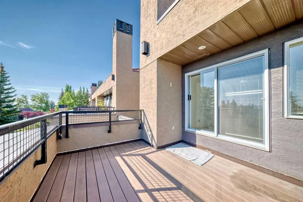 305 Village Mews SW, #10