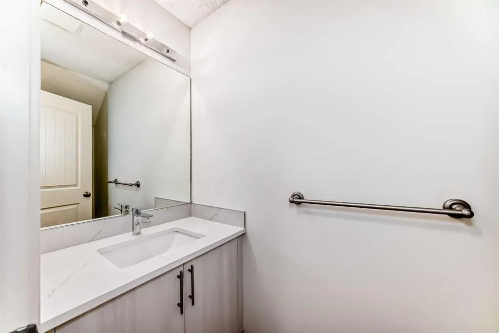 305 Village Mews SW, #10