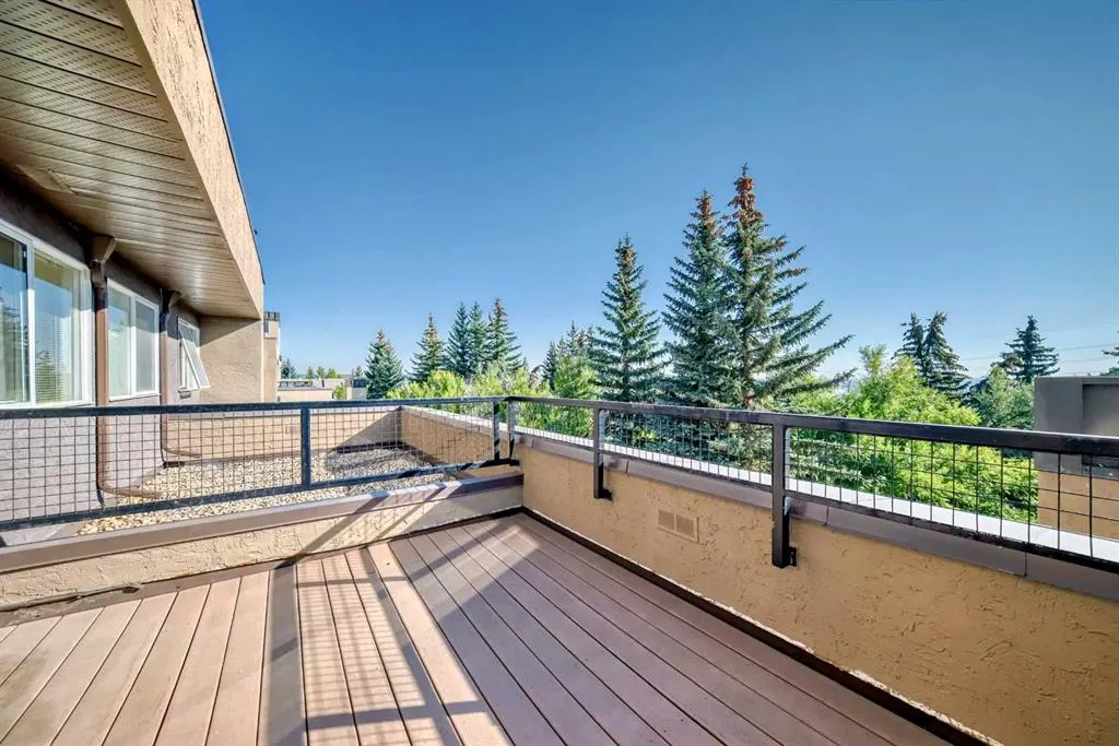 305 Village Mews SW, #10