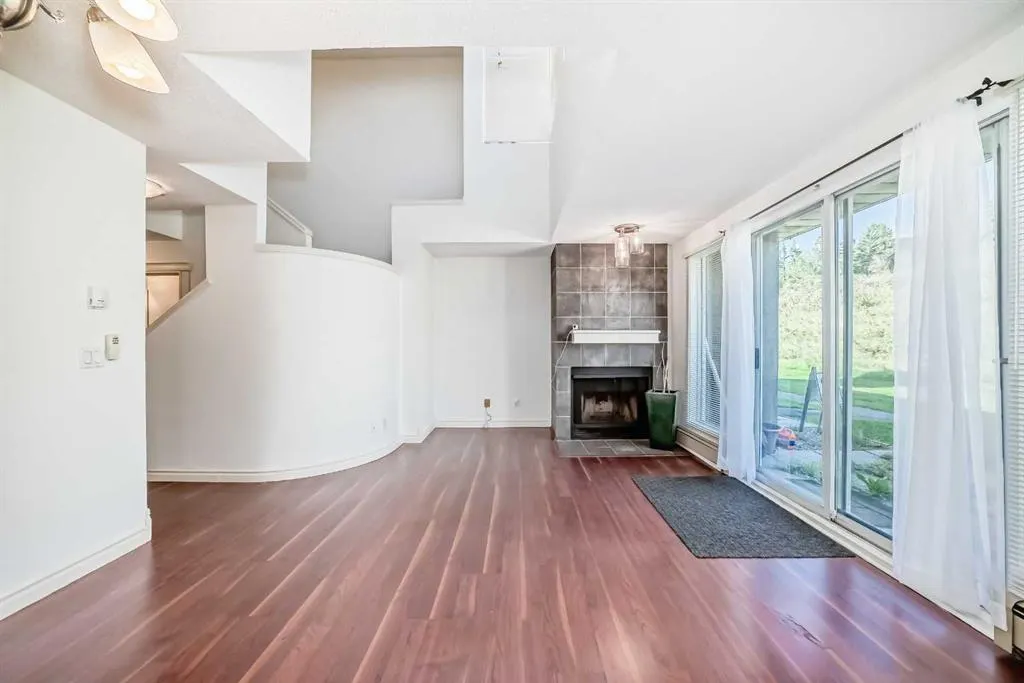 305 Village Mews SW, #10