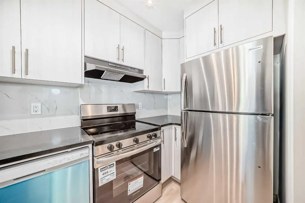 305 Village Mews SW, #10