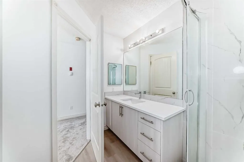 305 Village Mews SW, #10