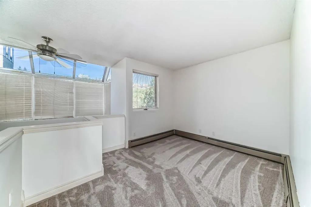 305 Village Mews SW, #10