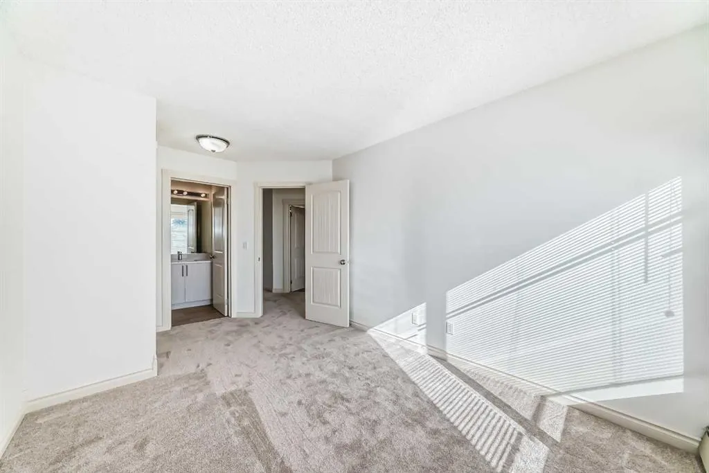 305 Village Mews SW, #10
