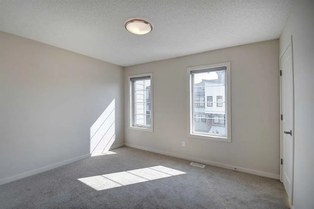 21 Walden Walk SE