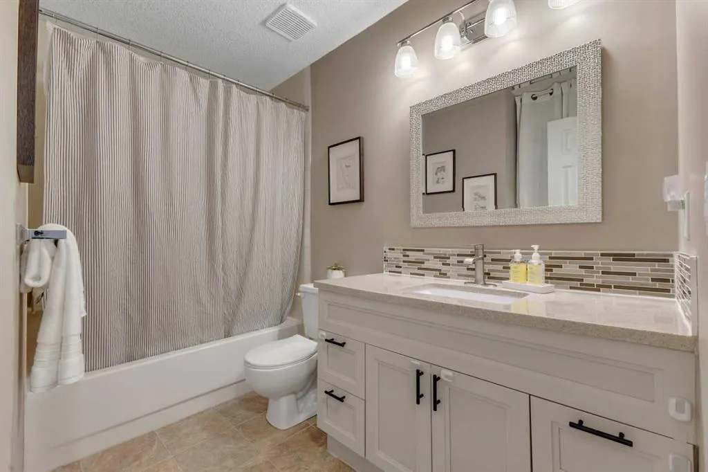 140 Sunlake Gardens SE