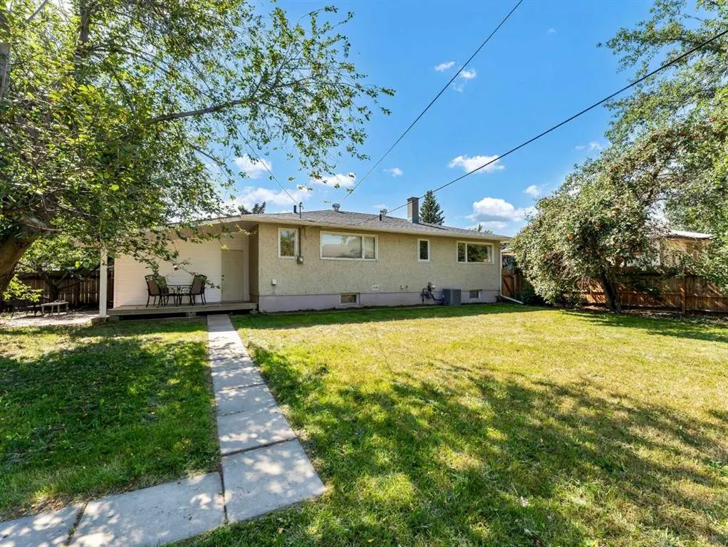 35 Laurel Place W