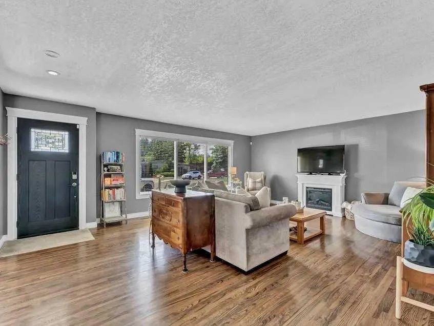 35 Laurel Place W