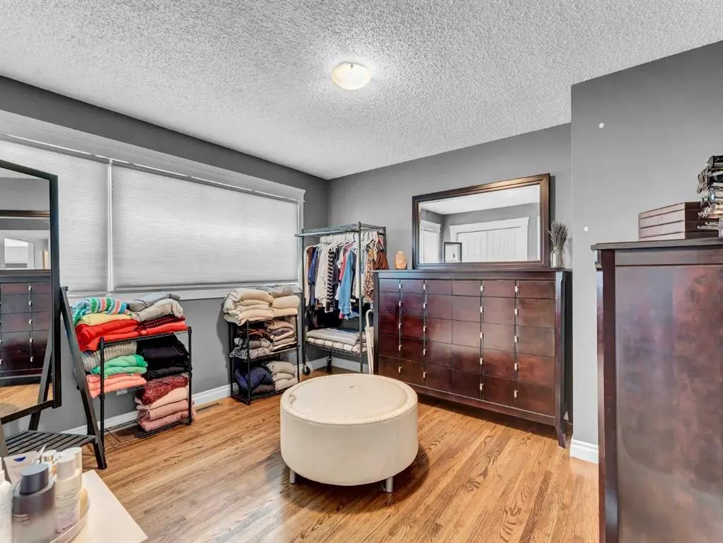 35 Laurel Place W