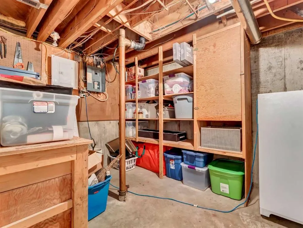 35 Laurel Place W
