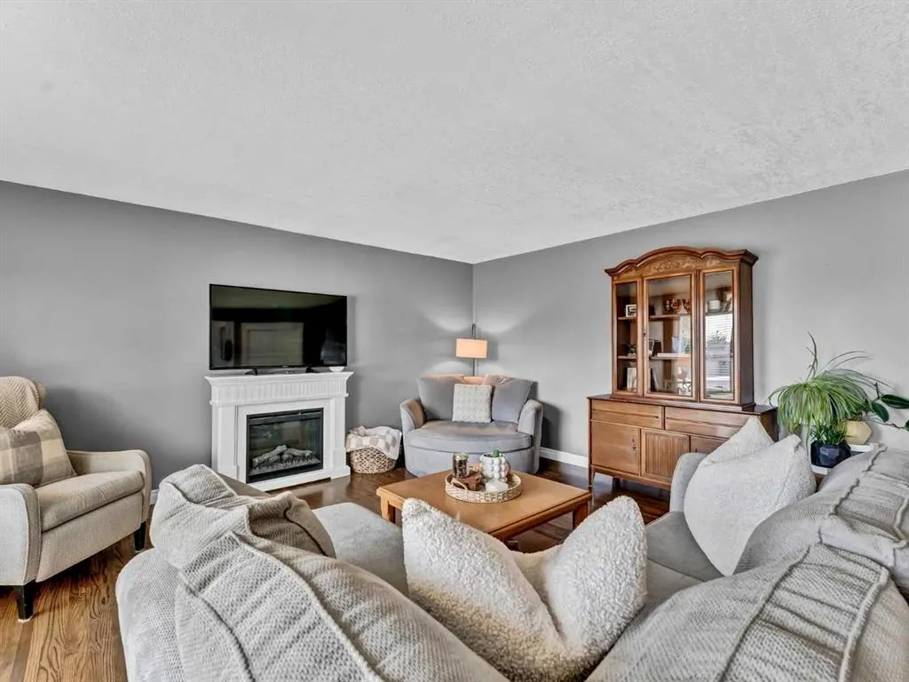 35 Laurel Place W