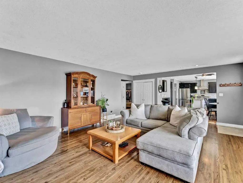35 Laurel Place W