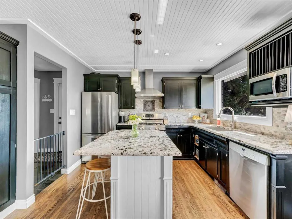 35 Laurel Place W