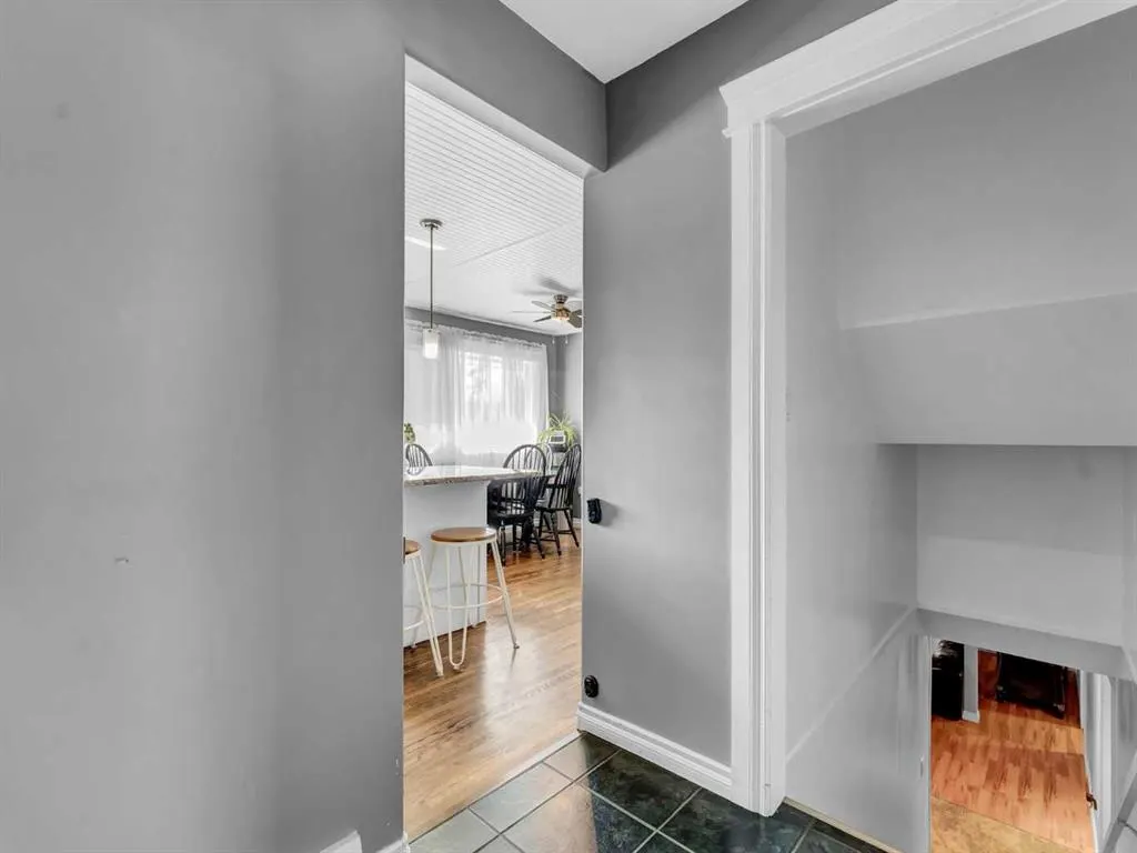 35 Laurel Place W