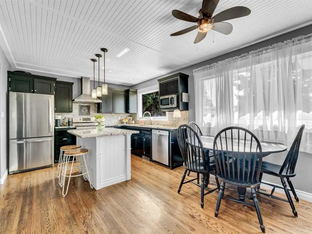 35 Laurel Place W