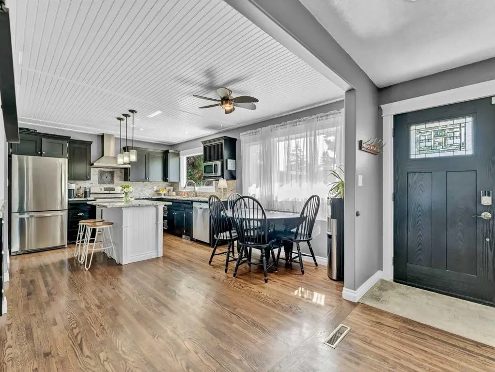 35 Laurel Place W