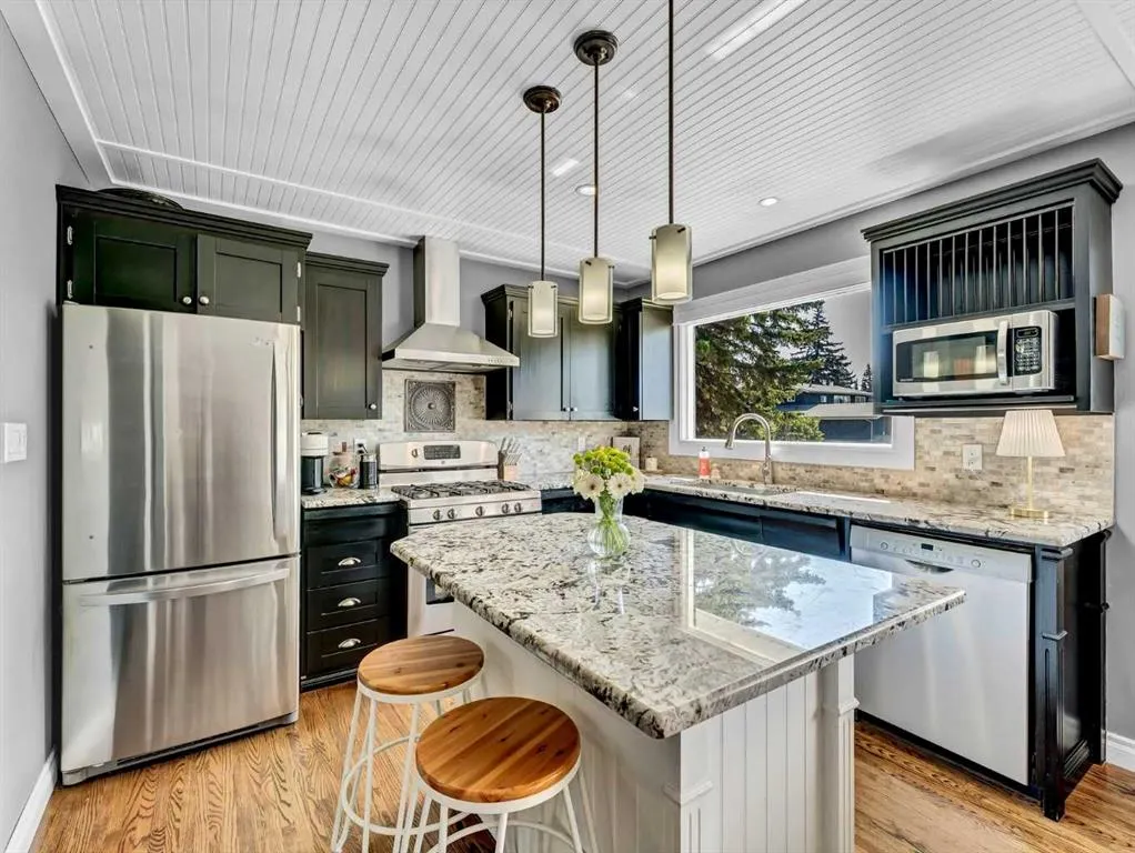 35 Laurel Place W