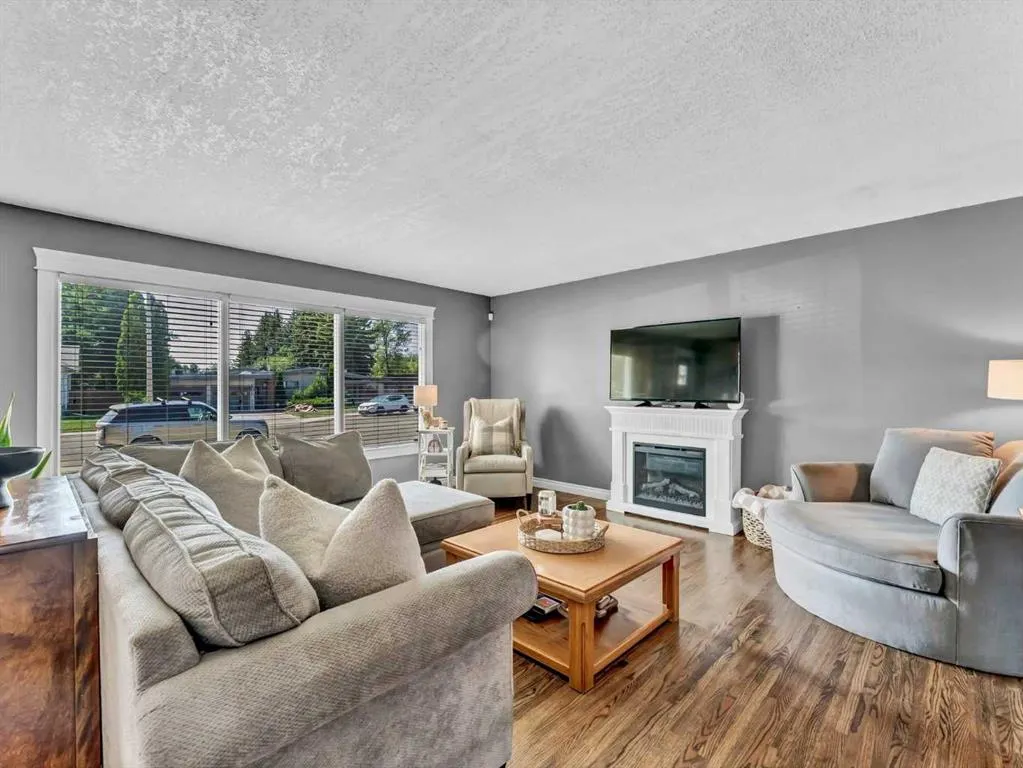 35 Laurel Place W