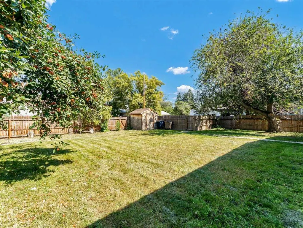 35 Laurel Place W