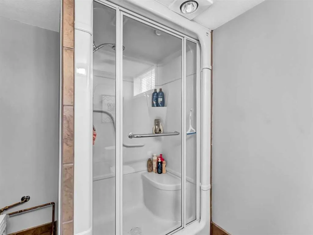 35 Laurel Place W