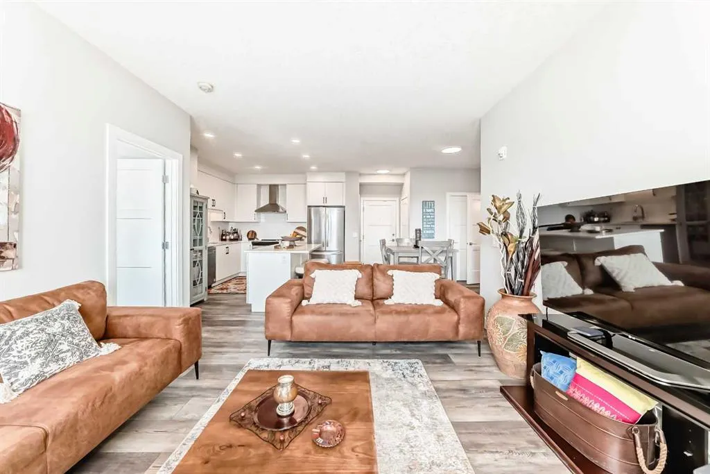 8355 19 Avenue SW, #210