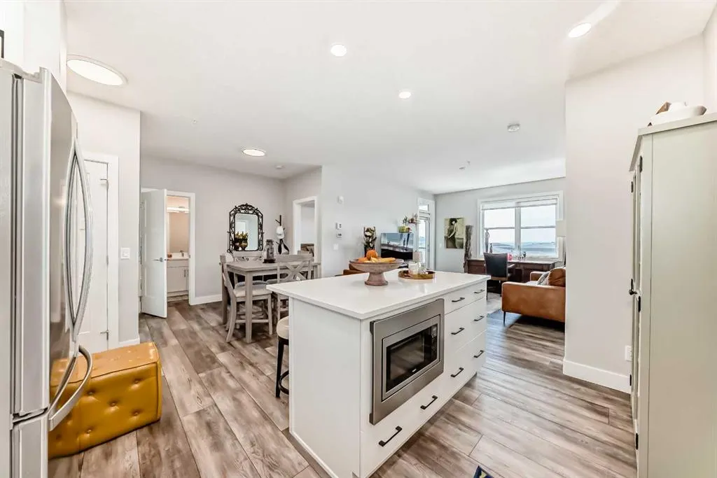 8355 19 Avenue SW, #210