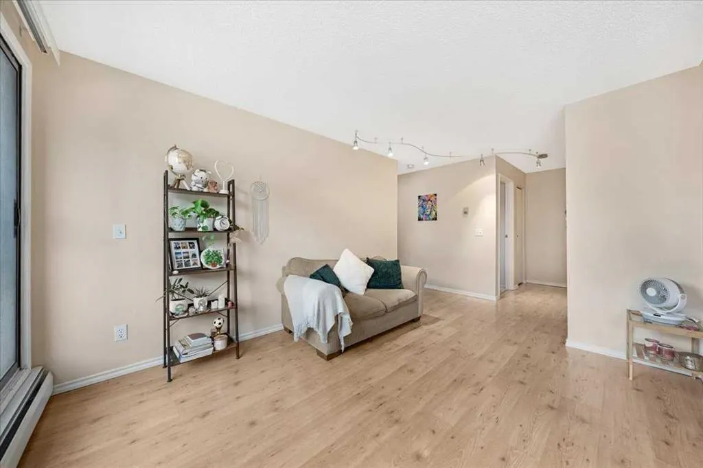 630 57 Avenue SW, #206