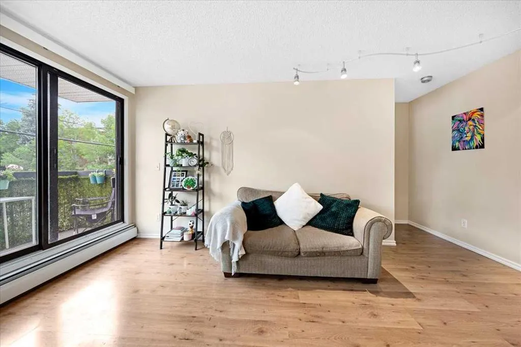 630 57 Avenue SW, #206